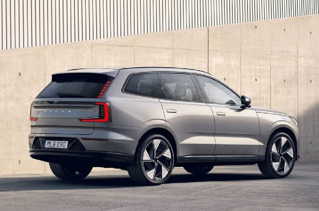 Volvo’s Electrifying Move: EX90 & EX30 Electric SUVs