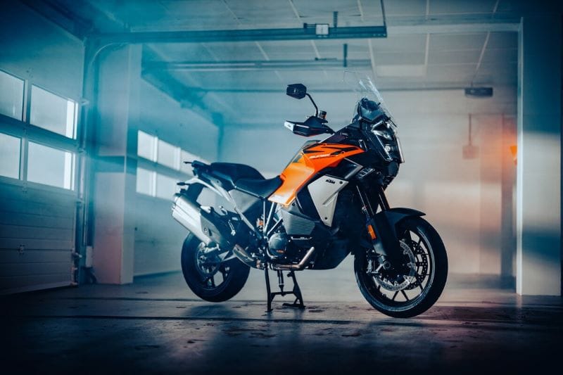 KTM’s First AMT Motorcycle Will Blow Your Mind – Radar, Massive Display, and Unmatched Tech!